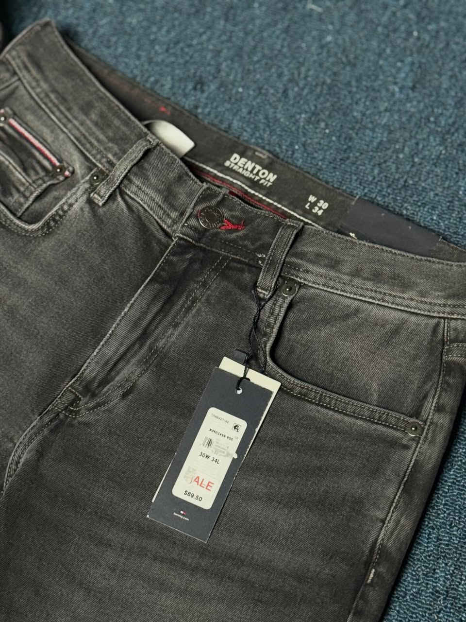 Tommy Hilfiger 
جينز ماركة تومي هيلفيكَر 
لون رصاصي 
قالب مستقيم 
خامة مخلوط قطن مع مطاط 
دزاين مميز 
غلق بسحاب 
القياس : 30
عرض الكمر : 38 سم 
الطول : 112 سم 
عرض الحجل : 17 سم 
السعر : 75 الف 
توصيل مجاني داخل بغداد وباقي محافظات العراق 🚚


**إذا كنت صاحب هذا الإعلان وتريد حذفه لأي سبب، رجاءا أرسل رسالة إلى الدعم الفني**