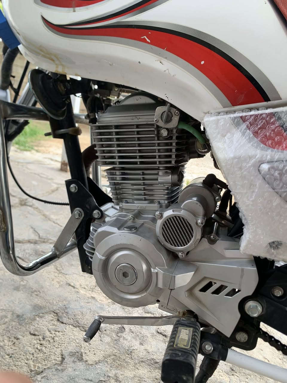 السلام عليكم
سنكي موديل 21 محرك 200
محرك مفتوح 
دراجه بصمه نص نكره كله شغاله  
***********
