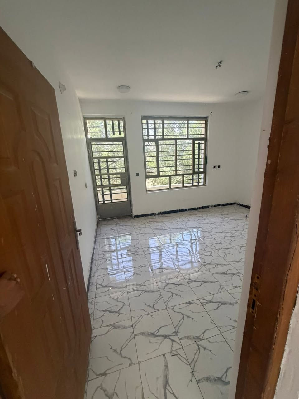 السلام عليكم دار للبيع 50متر حي المهندسين الشعب مدخلين زراعي السعر 70وبي مجال***********
