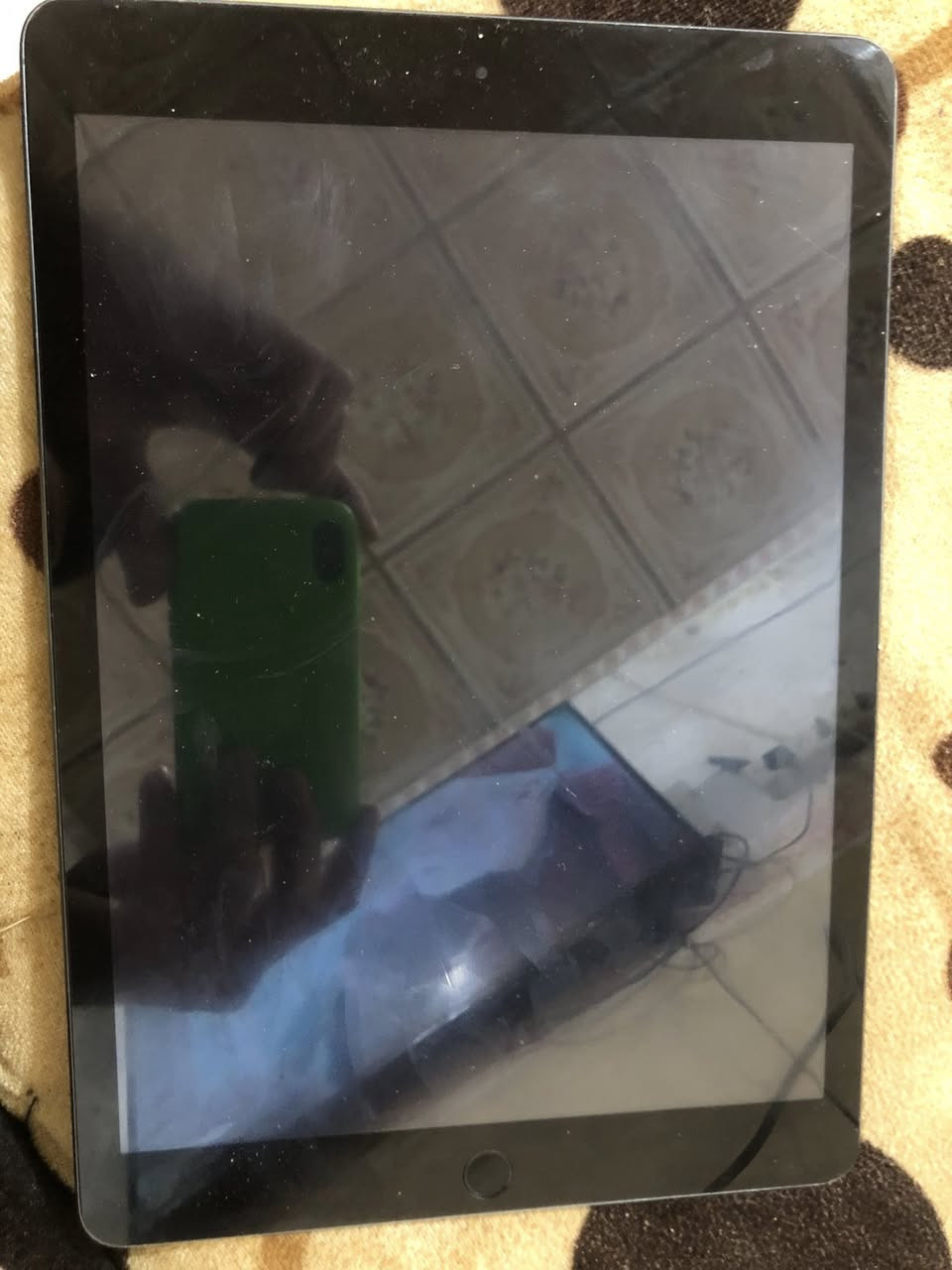 ايباد 9للبيع سعر 190 نضيف مكاني بعشيقه قريه الفاضليه الرقم ***********
