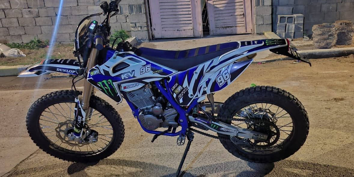 دراجه قفاز CRX محرك 300 cc 
الدراجه مكفوله كفاله عامه اي نقص ما بيه 
العنوان بغداد ناحيه الوحده قرب بسمايه
الرقم :*********** 
السعر مليون 350

