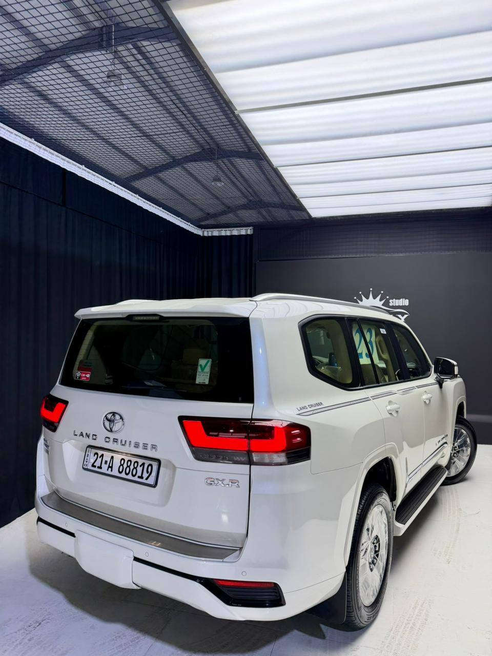 تويوتا لاندكروزر 2023 مواصفات GXR Plus – توين توربو، قير عادي
وارد شركة جيهان
ماشية فقط 31 ألف كم
كامل PPF
الضمان: 3 سنوات أو 100 ألف كم من الشركة
السنوية والبيئة والمحرك جديدة
ضربة لضربة بشرط، لا توجد أي فتحات أو صدمات
مواصفات داخلية وخارجية:
مقاعد جلد أمامية وخلفية
تبريد وتسخين المقاعد
شاشة سيستيم
صندوق كهرباء، أوتو هولد، بنش، كاميرا
دعسات، ثلاجة مركزية، سلاجة
5 أوضاع بريك مع بصمة لمقاعد الخلف
مواصفات كهرباء كاملة وقوية جداً

🟦 السعر  _ الطلب في التعليقات سيأتي إليك مباشرة 
                  فقط على الصفحة مو على كروب

القير والمكينة وجميع الأجزاء بشرط
السيارة على دهان الشركة الأصلي
المكينة 6 سلندر توين توربو
باسمي شخصياً

رقم المالك:
*********** – واتساب
