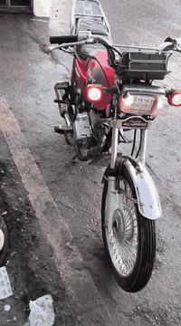 سلام عليكم دراجه للبيع 18 كامله كهربيات هورن اشاير لايت عالي ناصي
اوراق بيه رقم ***********
