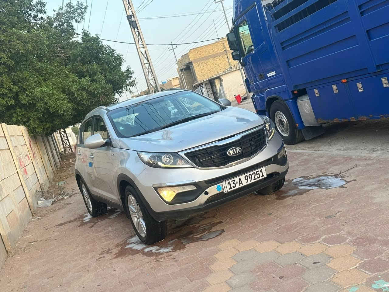 السلام عليكم 
سياره كيه سبورتج للبيع مديل 16 وارد خليجي مكينه 2000 دوش سياره تبريد ثلج تخم تاير حداديه فول سياره جاهزه من كلشي كفاله السعر 120 وبيها مجال العنوان ميسان العماره للاستفسار ع الرقم ***********:::***********

