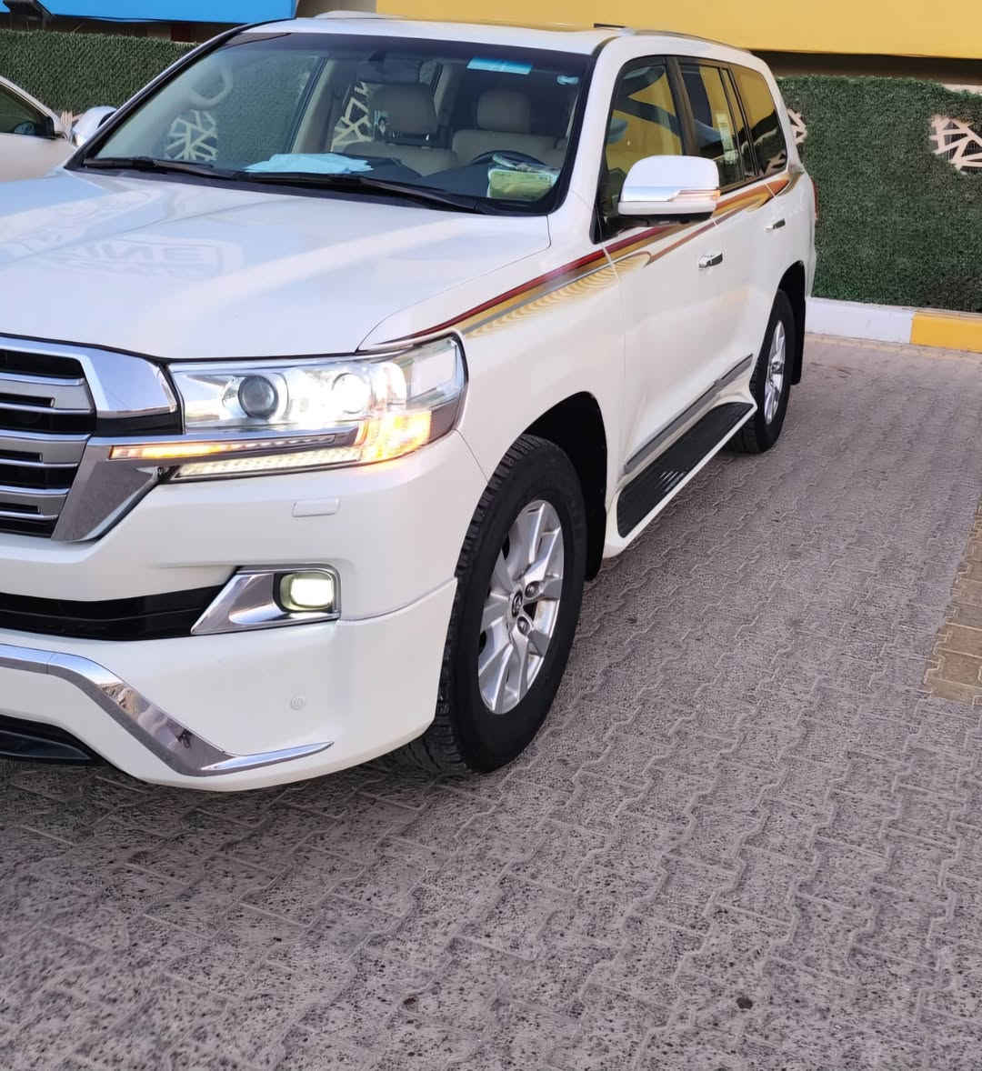 السلام عليكم لاندكروز للبيع موديل 2017  ساز
رقم اربيل تحويل مباشر
المواصفات 
1 كامرات 360 درجه عدد4 كامرات 
2 محرك 6 
3 فتحة سقف 
4 شاشات خلفيه
5حساسات اماميه وخلفيه
6 مرايه قلابه +اشاير بالمري + تبريد 3 قطع + ثلاجه 
7 بعد اكو مواصفات 
السياره كفاله عامه عدا بارد قليل بجاملغ الايمن 
ممشى السياره 111
السياره تخم تاير جديد  
كير مكينه كفاله وخير من الله
السعر 445  وبيها مجال
مكاني: الرفاعي 
للاستفسار ***********
               ‏‪***********
