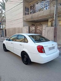 شوفرليت اوبترا 2012  السياره بيه الدوسات صبغ وشبر بالباب يم الدوسه وال...