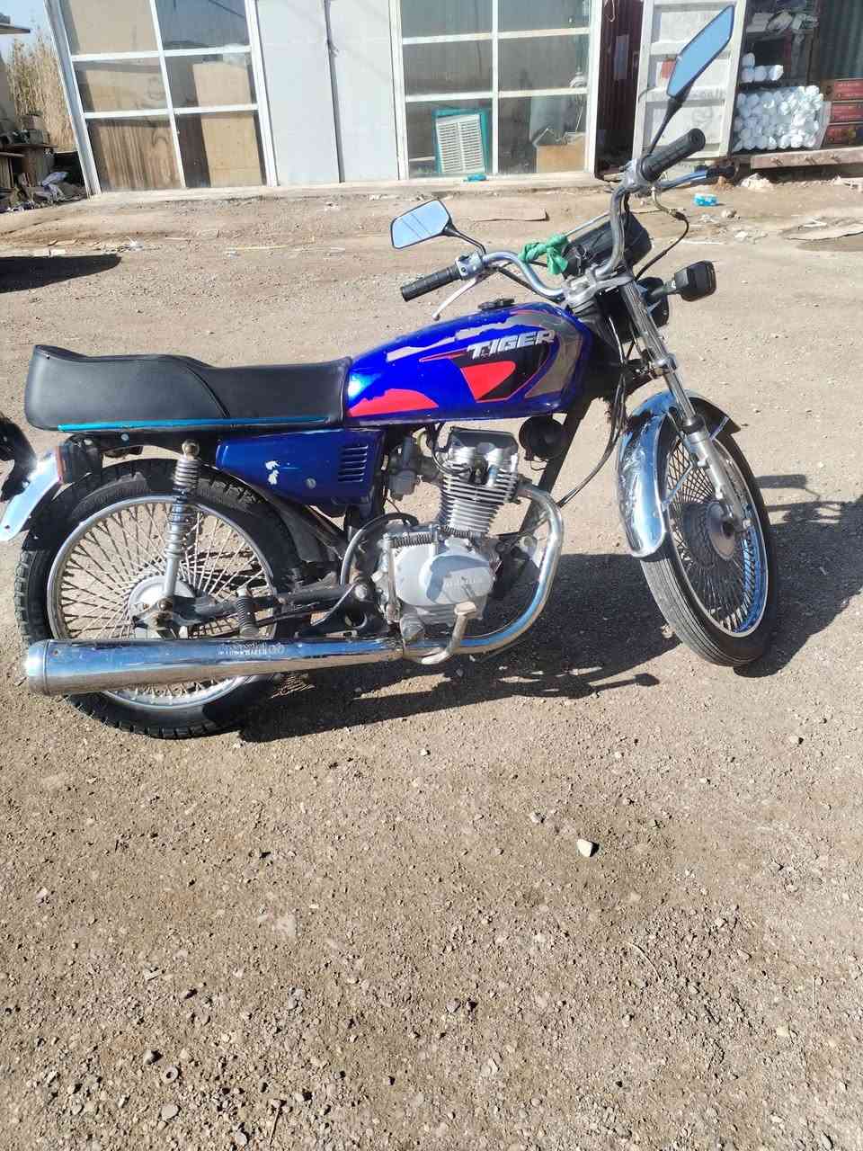 سلام عليكم تايكر للبيع موديل 2021 كلك العنوان واسط الحفرية السعر 375 وبيها مجال ***********
