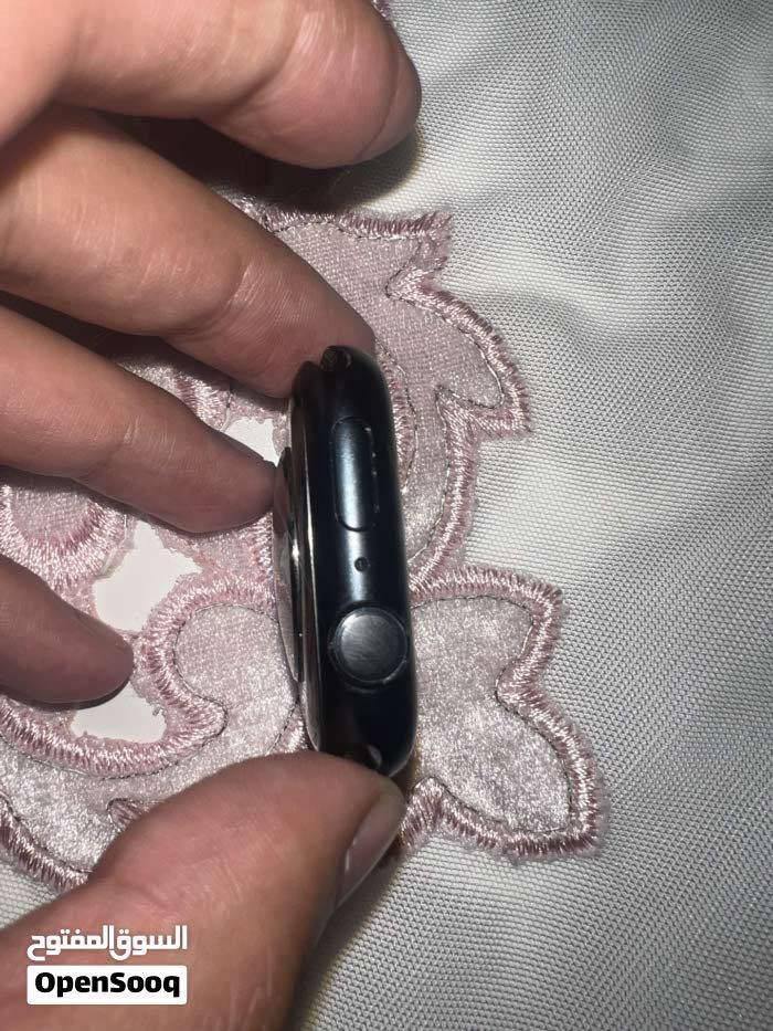 المقاس: 45mm
الخامة: هيكل ألمنيوم خفيف وأنيق
 النظام: watchOS 10.5
 اللون: نيلي
 الحالة: نظيفة جداً، بدون أعطال
 الميزات:

• قياس درجة الحرارة وتتبع الدورة
• مستشعرات متقدمة للصحة واللياقة
• مقاومة للماء
• شاشة Retina Always-On
• دعم الشحن السريع
• كشف الحوادث والطوارئ....
- عمر بطارية 96%

 الملحقات: تشمل الشاحن
 السعر المطلوب: 250 الف
 الموقع: المنصور
 للتواصل: ***********
