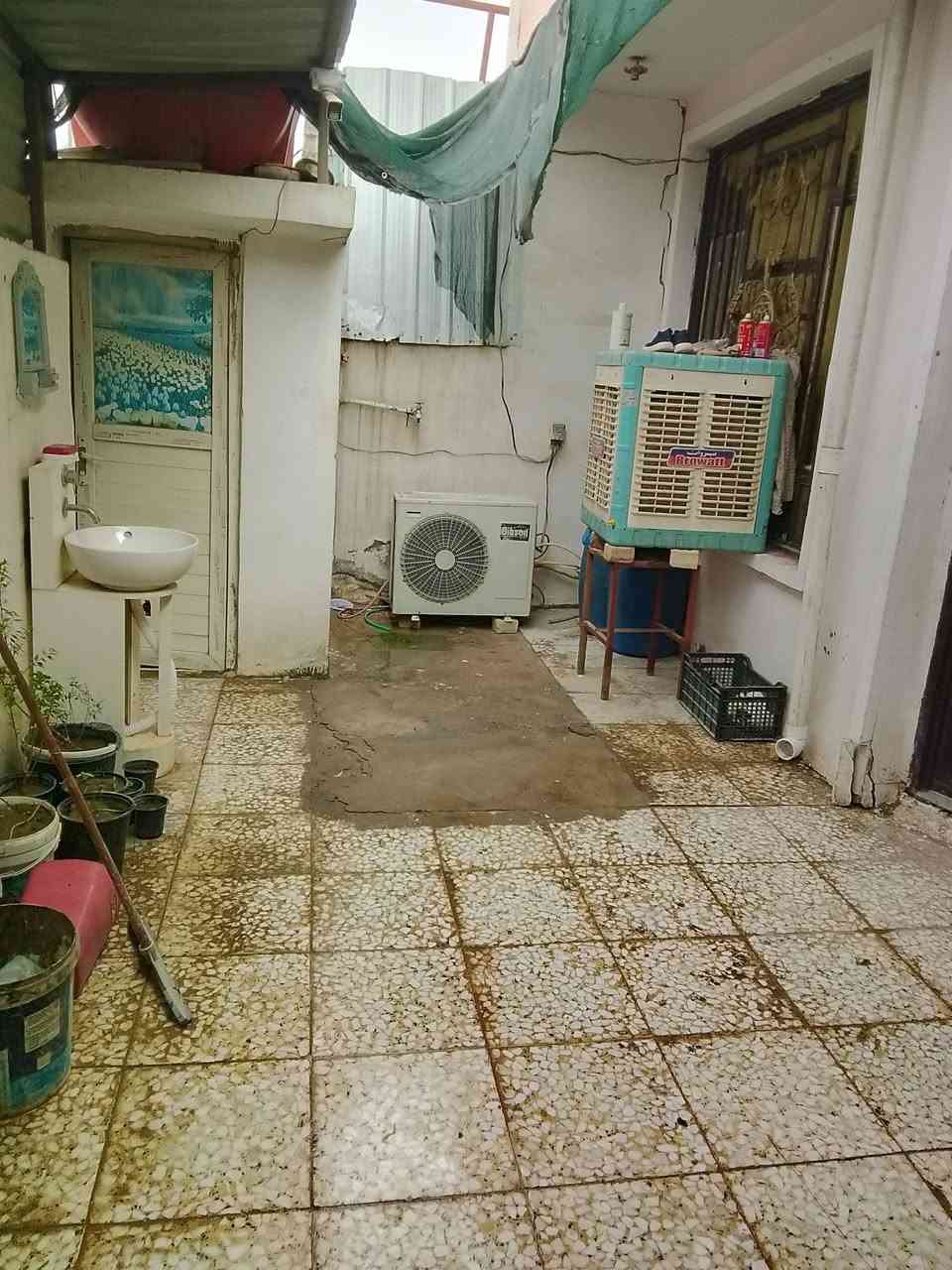 بيت للبيع او مراوس الزعفرانيه شارع الزوراء يم اسواق الباشه او اسواق الورده بيت ركن على ڜارعين رابع فرع عن الشارع العام يم الجسر الجديد اسواق مريم  مساحه البيت ١٦٠م طابق ونص غرف النوم عدد ٤ حمام عدد ٢ استقبال ومطبخ ومنور وترك خلف البيت كراج كبير زراعي رقم  موبايل (***********)وتساب موجود البيت نضيف السعر (١٢٠)مليون وبي مجال للشراي
