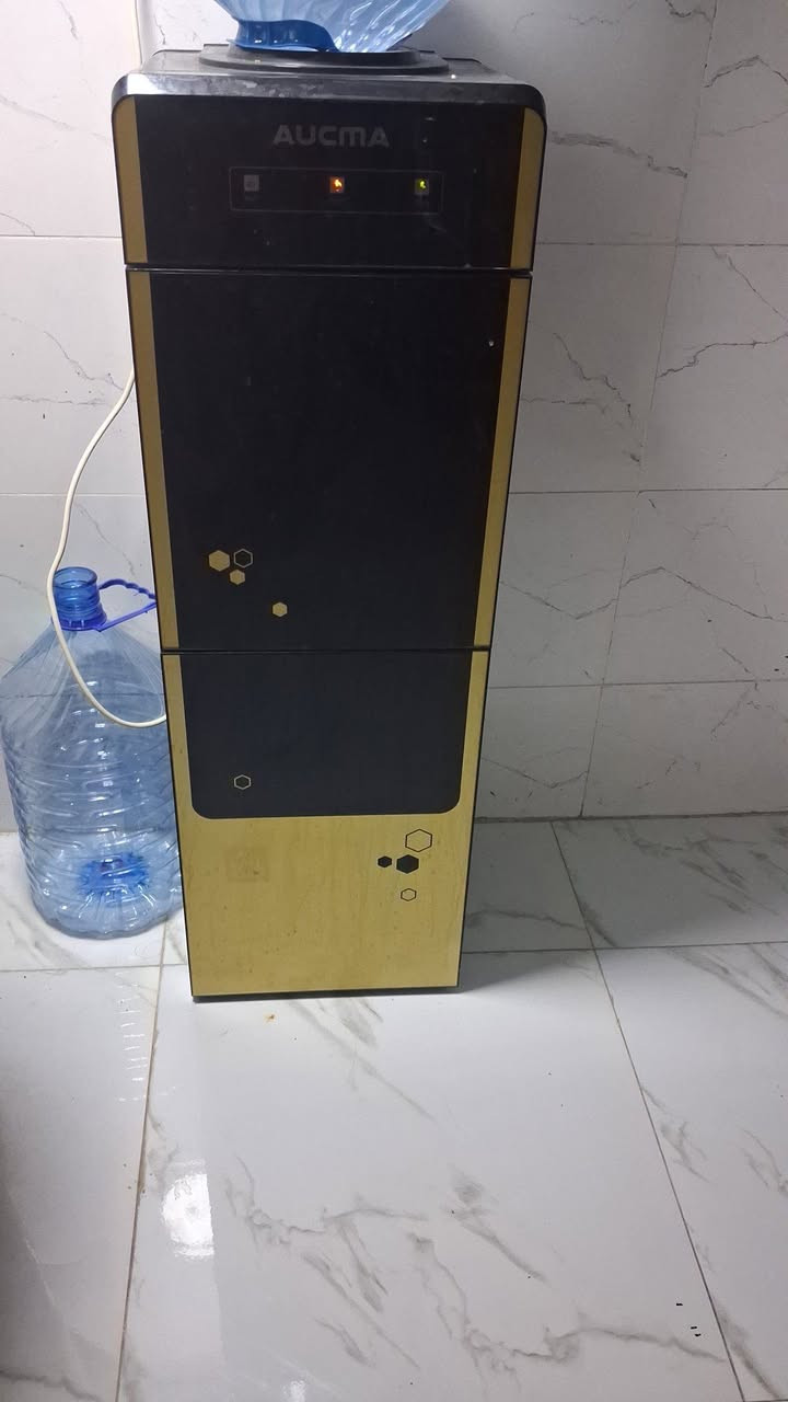 أغراض مستعملة للبيع 
عيني براد المي ١٠٠ 
والبطل الغاز ٧٥ 
طباخ ١٠٠
الغرفة نوم ٣٠٠ 
براد مكتبي ١٠٠
الدروج ١٥ 
سينك ٧٥
***********
