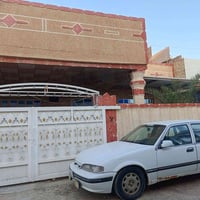 دار للبيع المساحه 200متر  يتكون من ثلاث غرف الواحدة 6×4  مع صالة ومطبخ...
