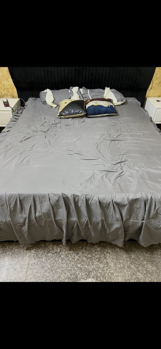 غرفه نوم تركي 9 قطع ضخمه بيه أضرار بسيط625  مكان بغداد لامين ثانية ***********
