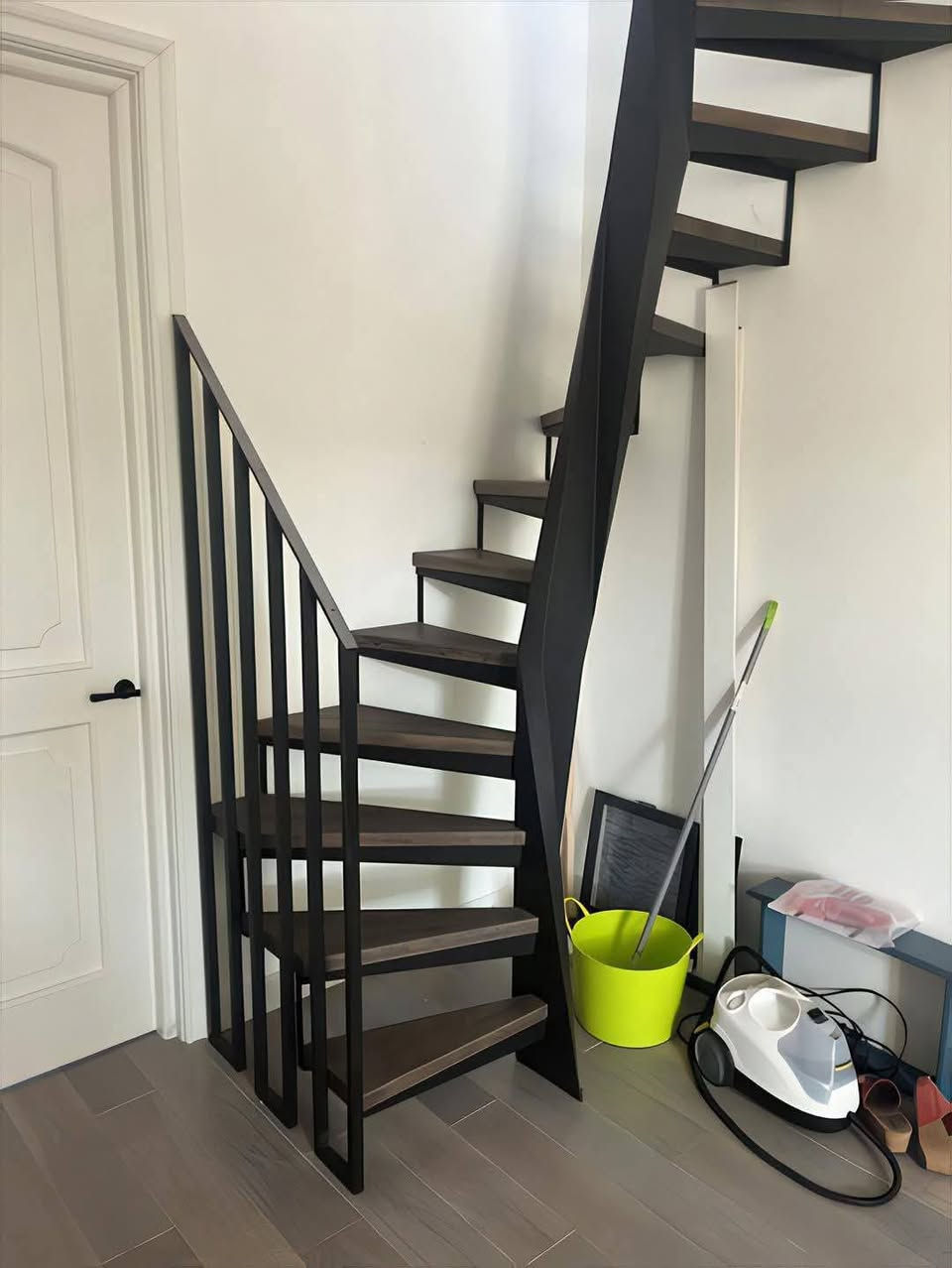 الاخوين للأعمال كافه انواع الحداد يتوفر لدينا كادر حداده متنقل لجميع انواع العمل سقائف كي سبان والسقائف العاديه وعمل كافه انواع ابواب الحمايه والكتائب والمحجلات والسلالم الخارجيه والداخليه وعمل الكرفانانت وسقائف السندويج وعمل واجهات البوردكس وسكيبات خزانات المياه وعمل الجلسات العربيه والمراجيح للاستفسارالاتصال ***********
