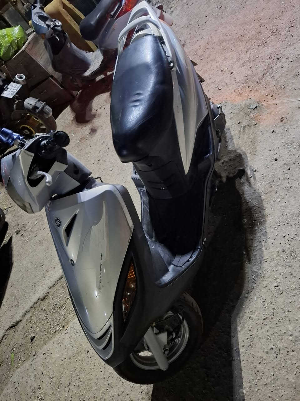 السلام عليكم دراجه للبيع ماكس ١٤٠ كلشي شغال سلف هندر كهربائيات مكينتها ناعمه خير من الله  بس نقص هورن مكاني سعرها ٣٥٠ وبيها مجال بسيط جامع النداء ***********
