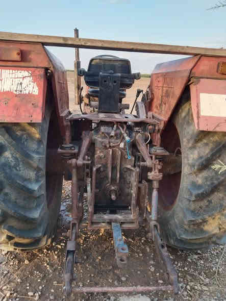 للبيع عنتر حجم ٨١ موديل ٨٨ رقم كربلاء تحويل كير محرك اكسن بشرط طخم تايرات السعر ٨ ونص  وبيها مجال .العنوان الموصل سهل نينوى.
هاتف *********** / ***********
