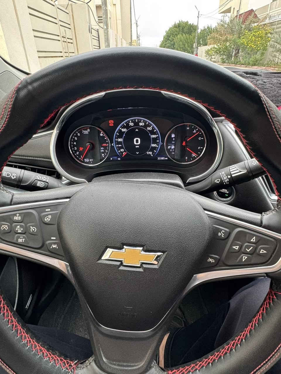 🔥 للبيع – فرصة مميزة 🔥
🚗 شيفروليه ماليبو 2023 – فئة Premier (أعلى فئة)

📍 الموقع: النجف

✨ المواصفات:• محرك 1.5 لتر تيربو اقتصادي وقوي• ناقل حركة أوتوماتيك CVT سلس• شاشة معلومات وترفيه كبيرة تدعم Apple CarPlay و Android Auto• نظام صوتي فاخر (Bose) 🎧• مقاعد جلد فاخرة مع تدفئة وتبريد• تحكم كهربائي بالمقاعد + ذاكرة للسائق• فتحة سقف (Sunroof)• نظام دخول وتشغيل بدون مفتاح (Smart Key)• تشغيل عن بُعد• كاميرا خلفية + حساسات أمامية وخلفية• نظام المحافظة على المسار + تنبيه مغادرة المسار• نظام مراقبة النقطة العمياء• مثبت سرعة ذكي (Adaptive Cruise Control)• فرامل طوارئ أوتوماتيكية• جنوط رياضية قياس 19 إنش• إضاءة LED أمامية وخلفية• مرايا جانبية كهربائية مع تسخين

📊 الحالة:السيارة نظيفة جداً، استخدام خفيفبيه ضرر خفيف جداً (غير مؤثر على الأداء)

💰 السعر: 151 (قابل للتفاوض البسيط)

📞 – مراسلة خاص أو اتصال
***********
