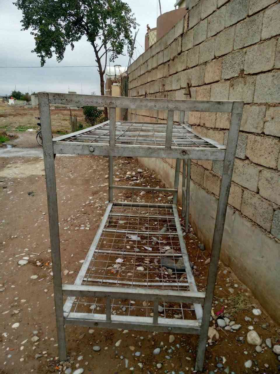 سرير للبيع حديد درجه اولى السعر 100 بمجال ***********
