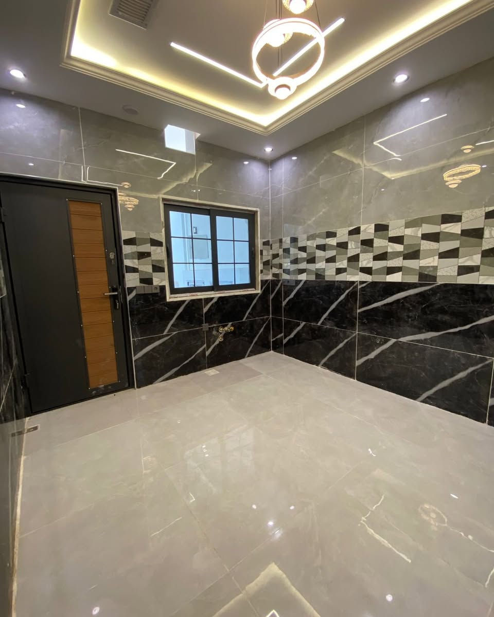 🏠اعلان اعلان
داران للبيع
موقع مميز
~~~~~~~~~~~
📄طابو ملك صرف
🧱بناء درجه اولى
~~~~~~~~~~~
سقف مغربي ✔️
واجهة فلين✔️
نظام تبريد مركزي✔️
بناء هندسي✔️
بناء ملكي✔️
~~~~~~~~~~~~
📐المساحه:-150 م
📐الواجهة :7.5م
~~~~~~~~~~~
📍الموقع :-طريق بغداد
مقابيل مطعم صمد
~~~~~~~~~~~
💸السعر :-علق ب(تم) يوصلك السعر مناسب 
~~~~~~~~~~~
الطابق الاول  يحتوي:-
استقبال +هول+مطبخ +مطبخ حار
غرفتين نوم+صحيات
~~~~~~~~~~~
الطابق الثاني يحتوي على:
هول +صحيات+
غرفتين نوم 
~~~~~~~~~~~
للاستفسار اكثر الاتصال على
***********📱
~~~~~~~~~~~
نستقبل جميع العروض 
🏠السكنيه  🏛️التجاري
