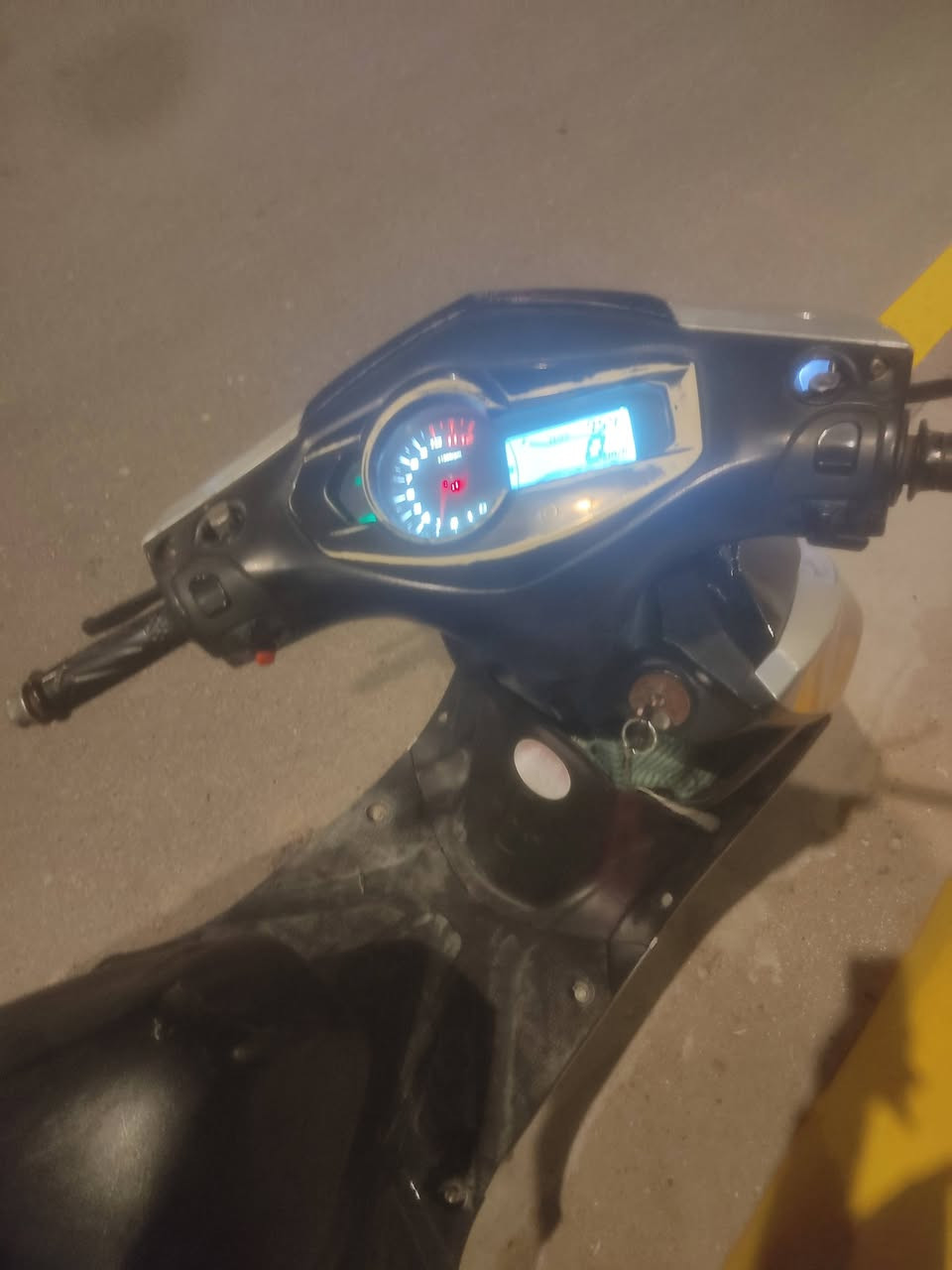 سكنس للبيع الدراجه جديده كل نقص مابيه هندر سلف كهربائيات حداديه جديده كفرات مابيهن فطر الدراجه ياباني زوج دبلات خلفي مو دبل واحد الدراجه خير من الله شلعه معدل نوعومه دراجه ماذب عليه الف الاستفسار خاص


**إذا كنت صاحب هذا الإعلان وتريد حذفه لأي سبب، رجاءا أرسل رسالة إلى الدعم الفني**