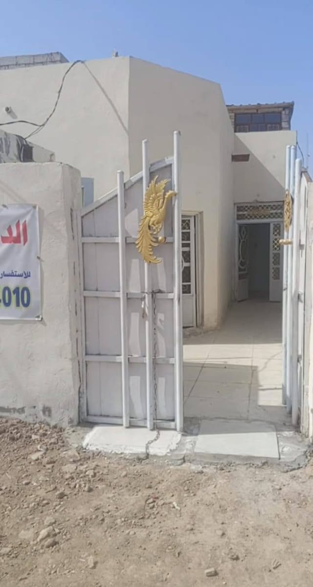 سلام عليكم بيت مساحته 100 م قريب علا سايدين شرع لوكفه بالبو جاسم زرعي يتكون من قرفه وصاله ومطبخ وبراني مكلف بشر سعر ٢٠ وبيه مجال قليل ***********
