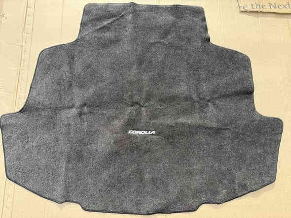 طخم ارضيات مع الصندوق كورولا شركة اصلي للبيع 85 الف واصل باب بيتك
