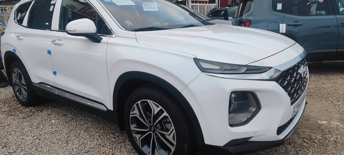 السلام عليكم معرض الماجد يرحب بكم 
هونداي سنتافيا 2019 خليجي 💪🏻ومكفولة 👍🏻وفول 😍
محرك 6 سلندر 3500
كشن جلد اصلي 
تحكم ستيرن فول 
كامرات امامي وخلفي 
جنطة كهرباء 
بردات جانبية 
تبريد 3 قطع 
7 راكب 
لد امامي وبك لايت لد 
انظمة قيادة ومانع انزلاق 
دواخل ابواب مغلف كاربون فايبر 
ويل كب كروم 
للمريد التواصل مع الرقم التالي 
***********
