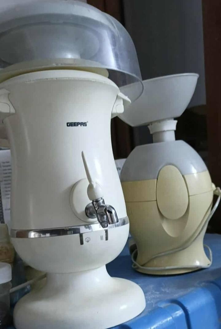 السلام عليكم 
اغراض منزليه مستعمله نضيفه للبيع الاتصال با الرقم*********** بي وتساب وتدللون
