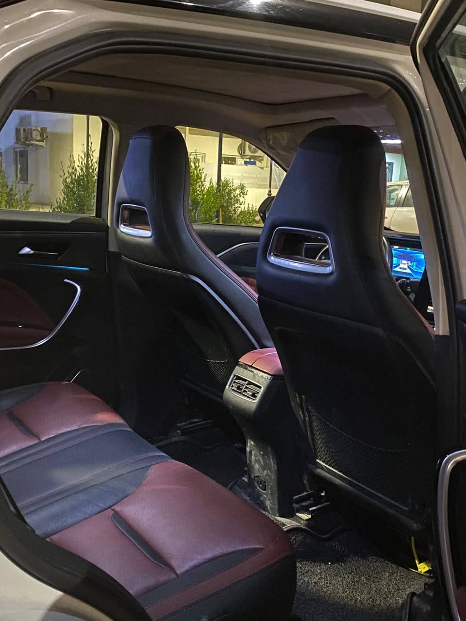 السلام عليكم سيارة بيستون T77 موديل 2023
مواصفات 

بنوراما 

تحكمات استيرن جهتين 

محرك اربعه سلندر 1500توربو 

يولد 168 حصان 

ثلاثه انظمه قياده 

سبورت 

 وعادي

وايكو 

حساسات 360 درجه 

مري شفط كهربائي 

كروس سرعه 

تحديد مسار 

شاشه حجم كبير 

سعر السياره 24 مليون وبيه مجال للشراي 

الهاتف ***********
