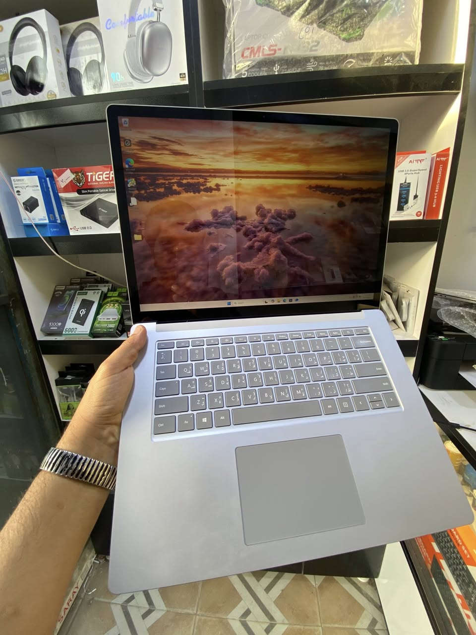 💻 Microsoft Surface Laptop 4

حجم الشاشة : 15 لمس 
🔹 المعالج: Intel Core i5-1045G7 الجيل العاشر 
🔹 كرت الشاشة: Iris Plus Graphics
🔹 الذاكرة العشوائية (RAM): 16GB
🔹 التخزين: 256SSD
🔹 شاشة أنيقة وعالية الدقة بتصميم نحيف وخفيف الوزن

✨ مميزات إضافية:
• أداء قوي وسريع
• بطارية تدوم طويلاً
• تصميم ألمنيوم أنيق
• لوحة مفاتيح مريحة مع إضاءة خلفية

العنوان : قضاء النصر - شارع شركة الطائي - مقابيل حامد المصور


**إذا كنت صاحب هذا الإعلان وتريد حذفه لأي سبب، رجاءا أرسل رسالة إلى الدعم الفني**