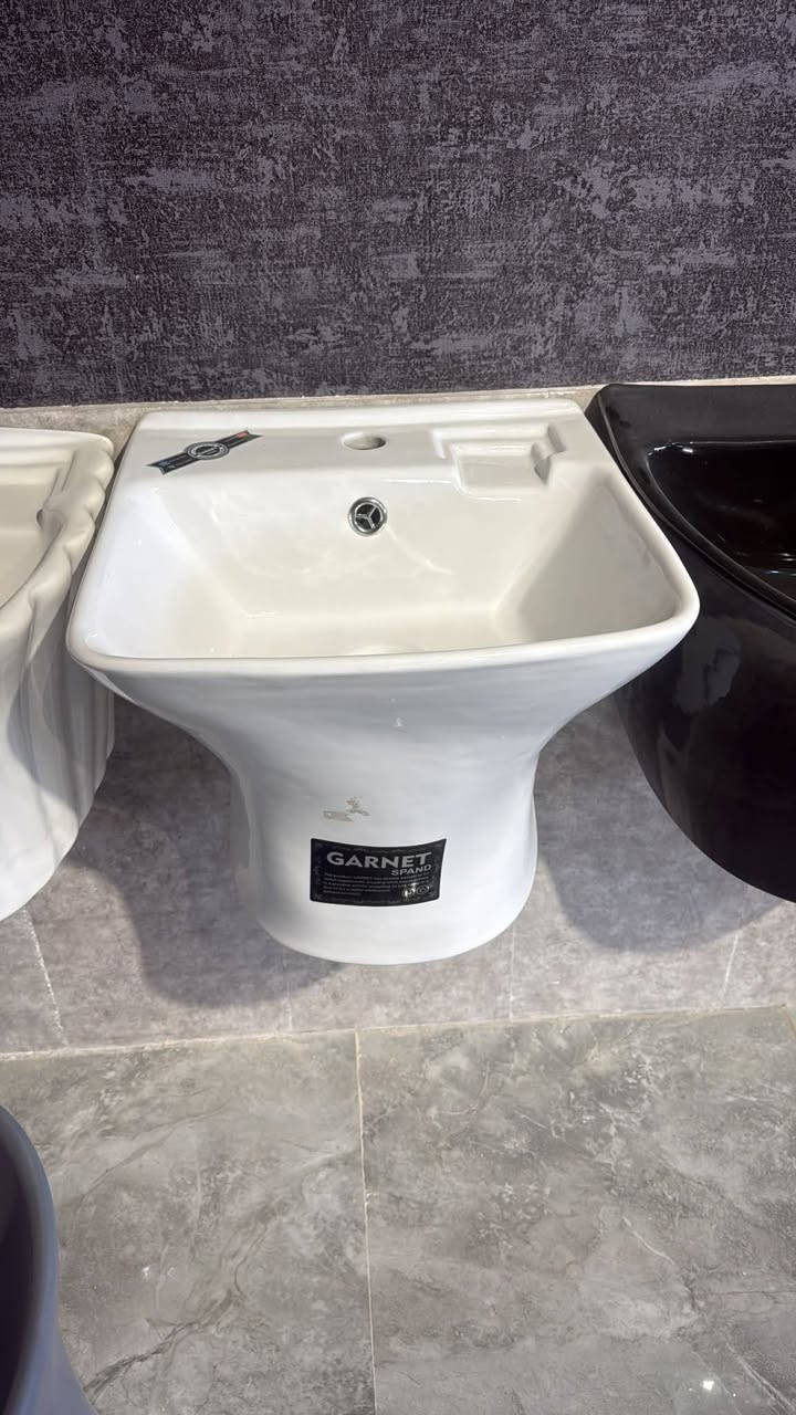 تم وصول حاويه مغاسل أبيض أصلي بسعر ١٥الف
***********
