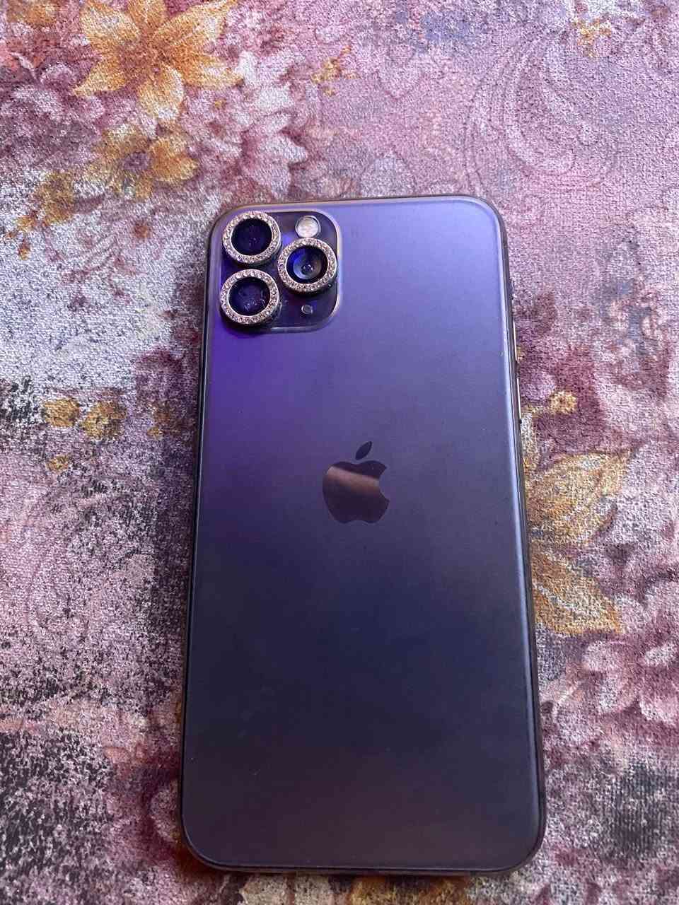 ايفون ١١ برو
مبدل شاشا وبطاريه 
سعر ٢٠٠ 
***********

