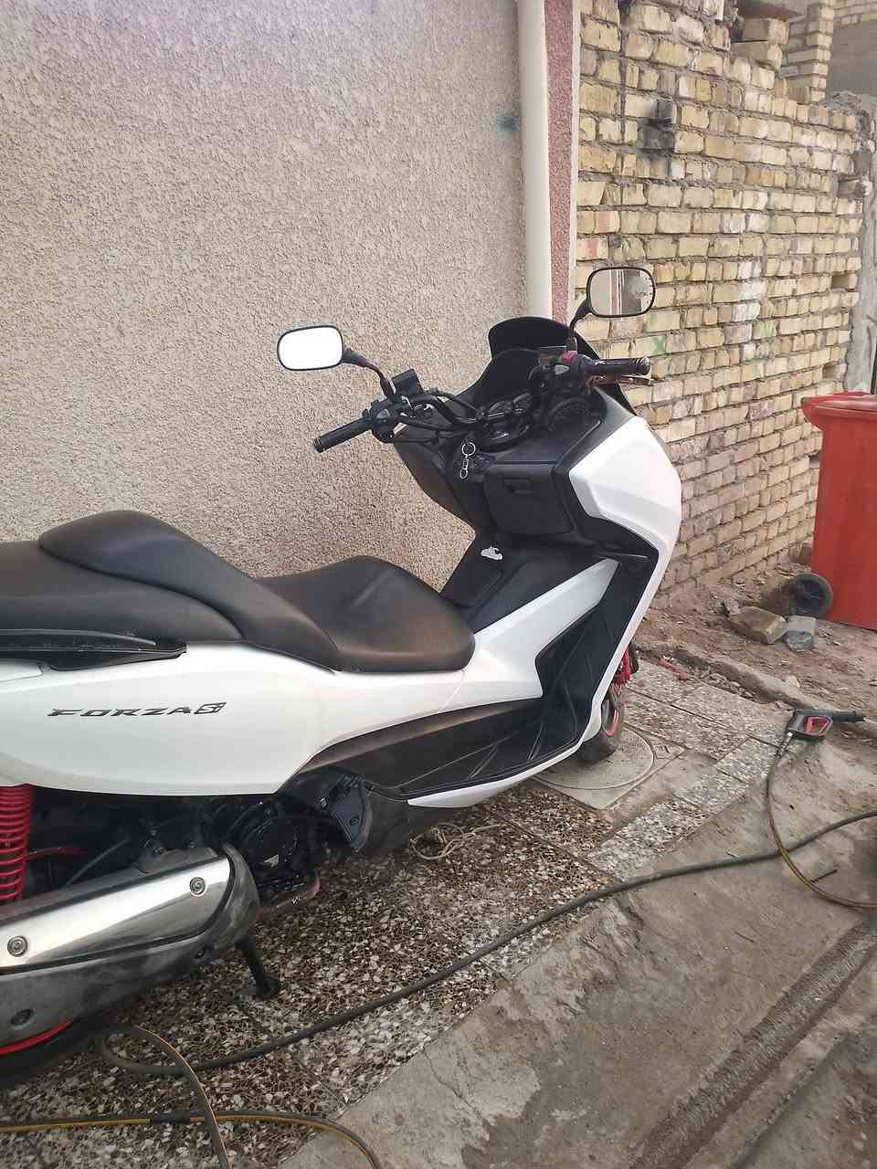 سلام عليكم دراجه فورزه صفر 12 للبيع اومراوس دراجه نضيفه ومابيه نقص شغاله نكره بكل وقت كهربائيات كامله مابي شي نقص كفرات نضافه 80 بل ميه سعره 12 وبيه مجال للستفسار *********** مكاني بغداد الحسينيه
