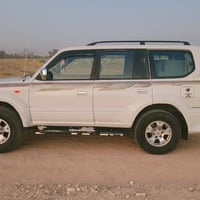 سياره برادو موديل 2001  مصبوغه عام بيه ضربه جاملق يمين رقم بغداد مشروع...