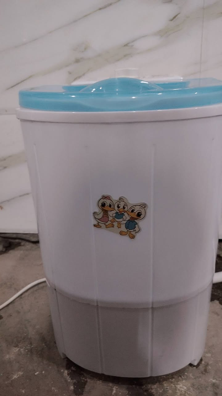 غساله أطفال جديده
تحمي طفلج من تلوث الملابس العائله 
والله كلش حلوه وسعرها مناسب 
حافضي ع طفلج وطمئني ع صحته
سعرها ٣٠ الشراء اتصل ع رقم ***********
