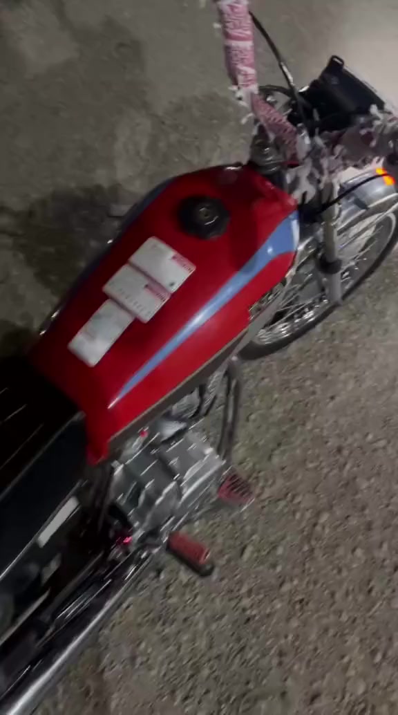 نامه امتياز موديل 2025ما مفتوحه اكلجان جديده شرط شلعه ومعدل نار 🔥 الدراجه ما ناقصه شي راصطه باكستاني وزن ثقيل 
اوياله نامه اصلي 
الداجه ما ناقصه شي 
المكينه ما بيه صرف 
سعره 450 وبيه مجال للطيبين 
ويرهم امراوس 
مكاني موصل حي الفلاح 
رقم ***********
