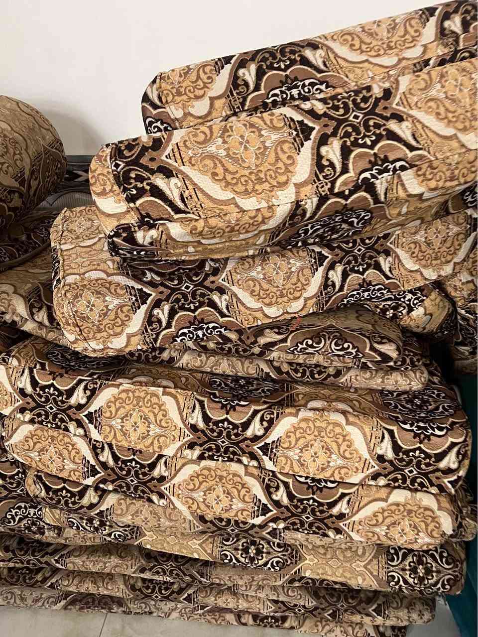 تخم وطبلات 3 وحده جبيره متر وشويه و2 زغار ينباعن وحدهن بدون تخم ماكو مشكله تخم 10 نفرات وي طبلات 225 وعندي جلسه سعوديه 22 متر 11 دوشك كامله سعرها 230 الف جلستين باعتبار شراي يتصل او مراسله *********** النجف, العراق
