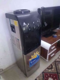 للبيع براد نوع الحافض كلش جديد يشتغل حار وبارد وبيه ثلاجه تجميد فوول م...