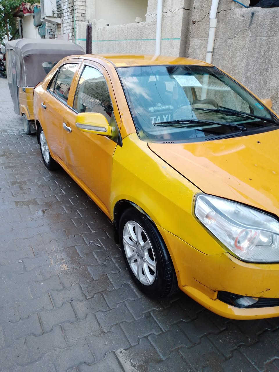 السلام عليكم شباب سياره جيلي موديل 13 مصفره هيئه وغرامات سياره جاهزه بيها فقط رنكات بالمكينه رقم بغداد السعر 35 بها مجال الاستفسار على هذا الرقم ***********
