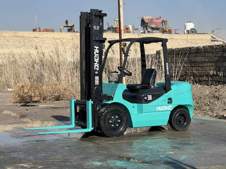 للبيع رافعة شوكية صيني موديل 2013 
3 طن جوب عالي 3 حركات يمين + يسار 
كير محرك بشرط رافعة جاهزة 
سعر 65 ورقة 
للاستفسار اتصال *********** 📞
