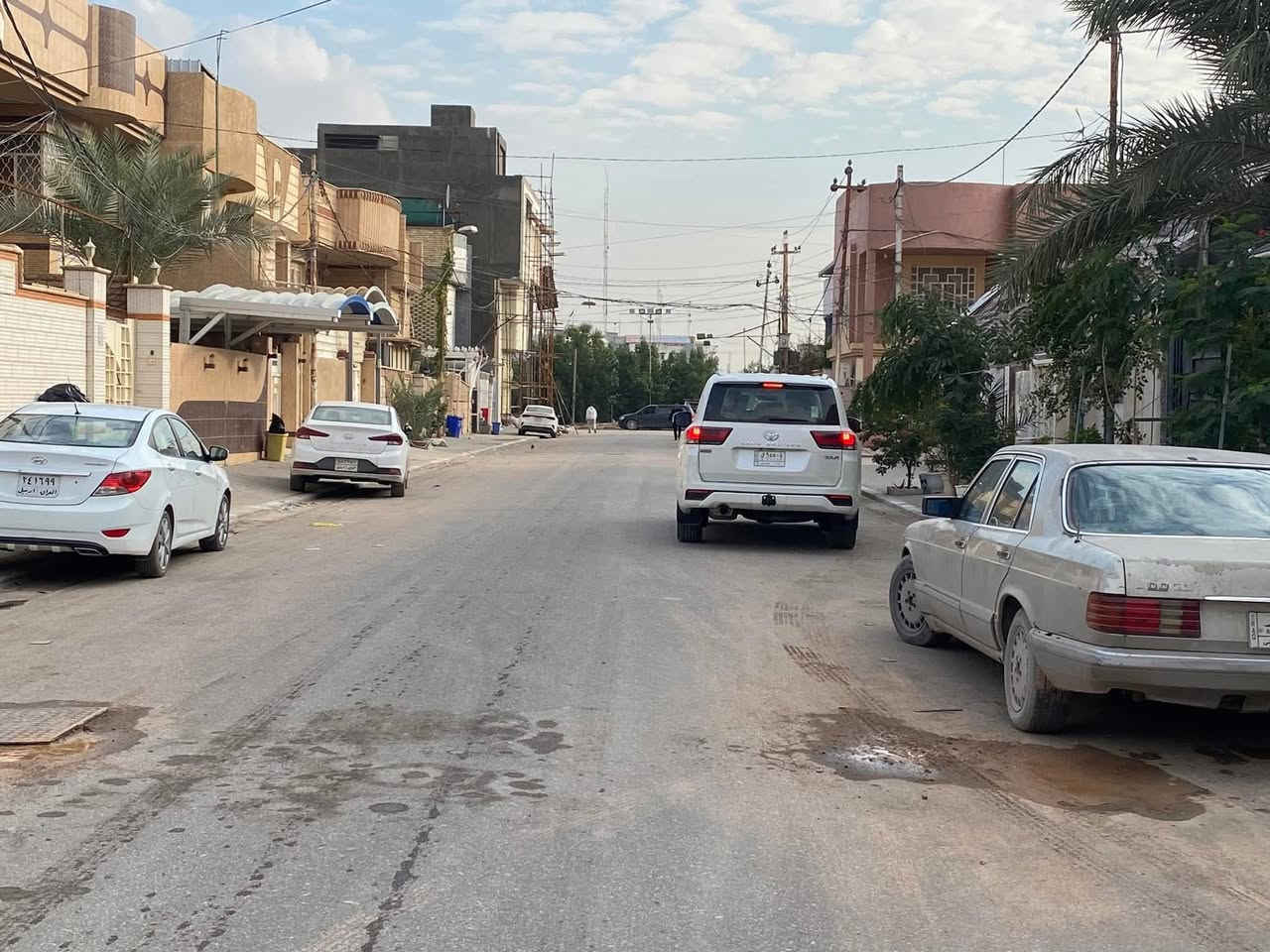 قطعة ارض للبيع
العنوان: النجف الأشرف - حي الفرات - ظهر شارع الجنسية التجاري - خلف محل حلويات أيوب .
المساحة: 200م2 .
التفاصيل: الواجهة 10م النزال 20م الشارع 15م ، بصف الركن .
قطعة مميزة في مكان جداً جميل ومرتب إضافة إلى إنه قريب على الشارع العام . 
للاستفسار الإتصال على الرقم: 
***********
