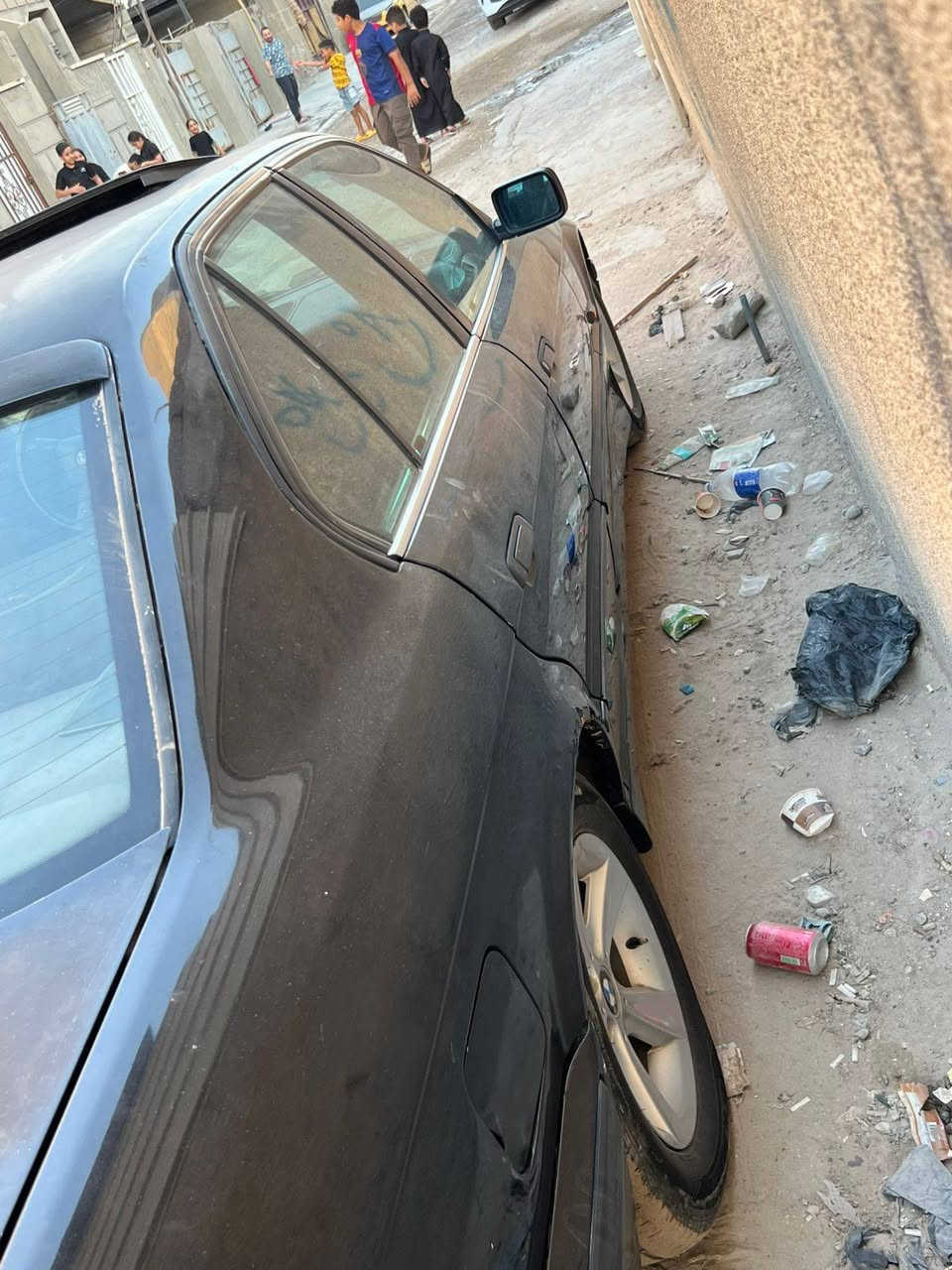 السلام عليكم بي ام 525
موديل ١٩٩١ سنويه لل ٢٧ ب اسمي تحويل ثاني يوم 
نواقصهه بسيطه فقط مروحه للتبريد وصدرهه نص عمر باقي السياره جاهزه 
مكاني بغداد الامين نواب الضباط 
ممتواجد ع الفيس بس واتساب السعر 40 وبيه مجال اتصل وتدلل ***********
