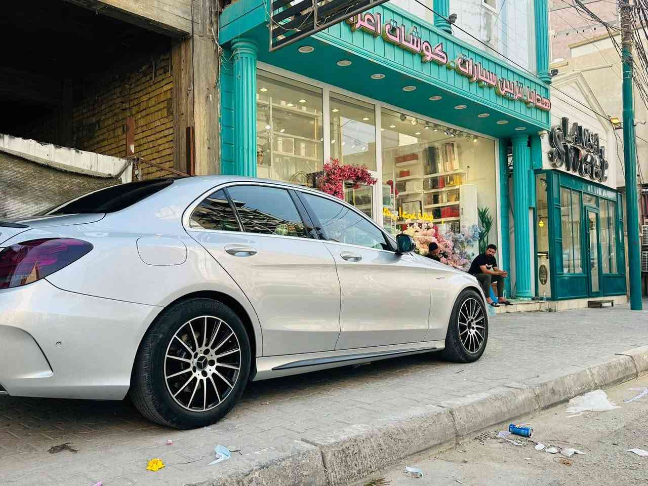 مارسيدس c300
2017 
وراد أمريكي حادث ربع قبق الجنطة صبغ والجمالغ الخلفي بارد 
دعامية امامية محدثة 19 
فول مواصفات 
AMG اصل 
مكينة 2000L تيربو 
كير اوتو 7 نمر 
*********** مكاني كربلاء
