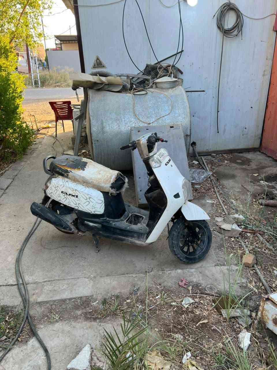 السلام عليكم شبابنا الطيبه
ماكس بوليسي صيني 2018
مكينه50cc مامفتوحه بلجيس بعده
تايرات خير من الله كفرات خير من الله 
نقص باتري فقط وبريكات لان جان متروك 
الدراجه شغاله 1/1
السعر 400وبيها مجال للطيبين 
تكريت القادسيه حي الجامعه 
***********واتساب

