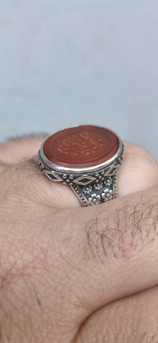 خاتم عقيق يماني طبيعي لون تحفة منقوش اللهم صل على فاطمة وأبيها وبعلها وبنيها والسر المستودع فيها 
واني اريد أمانا يابن فاطمة مستمسكا بيدي من طارق الزمن 
ظهر الحجر حرز الامام الجواد عليه السلام كامل 
صياغة جميلة قياس الخاتم ٢١ بغداد, العراق


**إذا كنت صاحب هذا الإعلان وتريد حذفه لأي سبب، رجاءا أرسل رسالة إلى الدعم الفني**