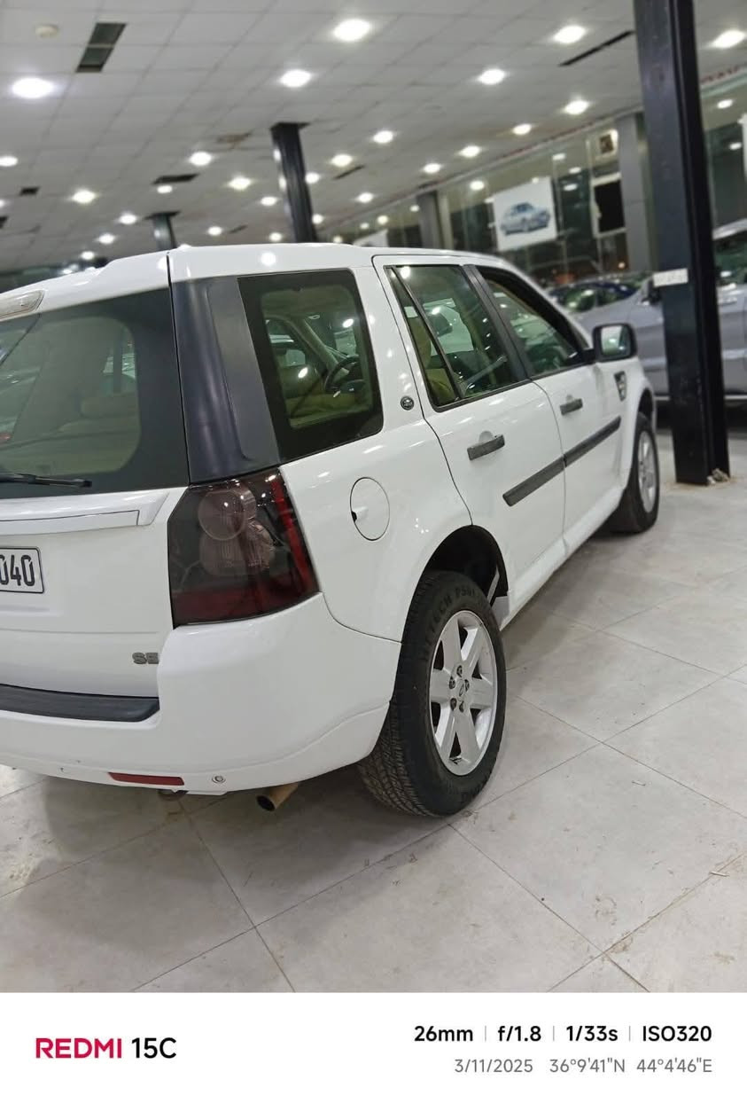 السلام عليكم ورحمة الله وبركاته 
لاندروفر خليجي شركة سردار
6 سلندر حجم محرك 3.2
ماشية 200 الف كيلو
سيارة كلين بدون ضرر بدون بارد بدون صبغ
شرط من الدعامية للدعامية
كفالة محرك كير وتبريد وحدادية
رقم جديد  ومميز 
وسنوية لشهر 10  سنة 2030
هزة جديدة
تحويل نفس اليوم
ملاحظة
السيارة جانت استخدام المرور سابقا
يعني بيهة زرف بالقمارة مال الفتال

السعر
87 ورقة
***********
***********
واتس واب
تحياتي للجميع
