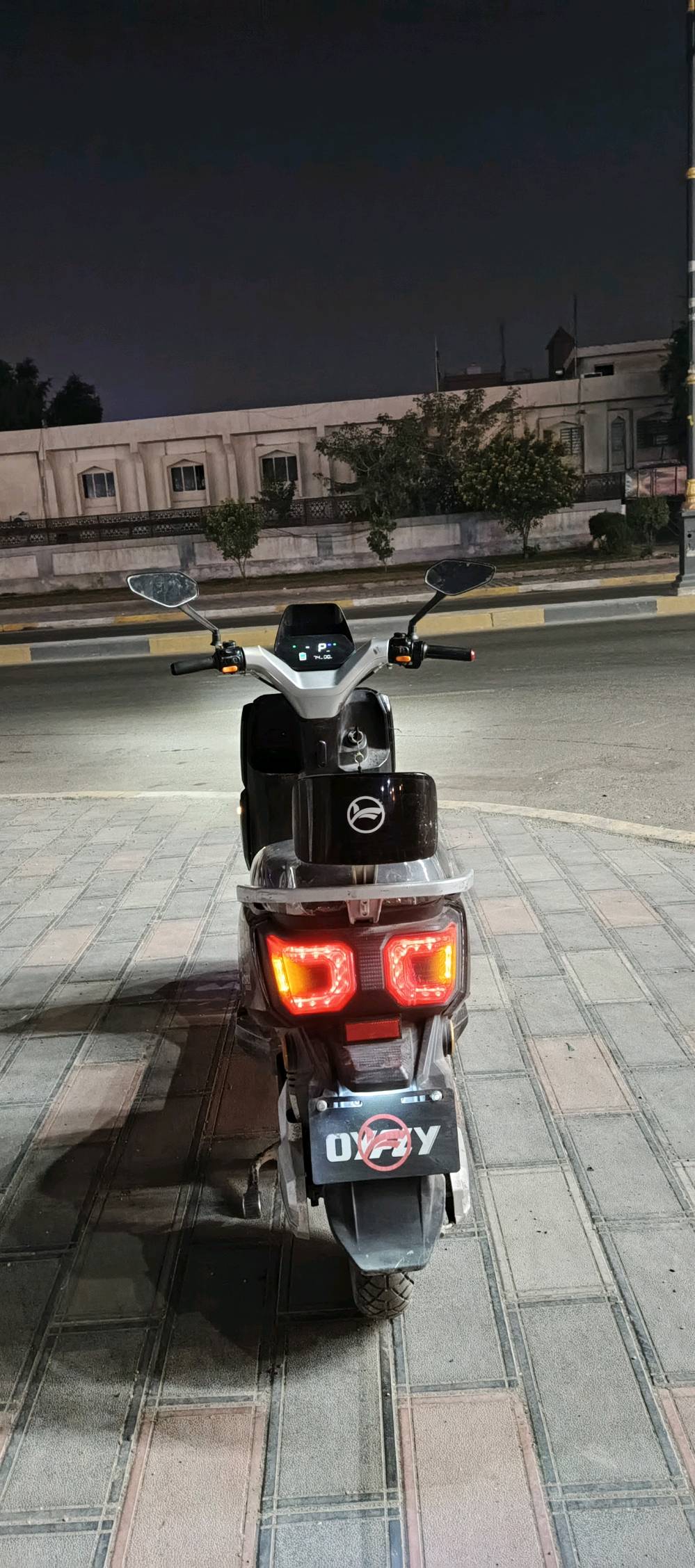 اعطيفيه شارع ادامرجي معرض ايوب ادراجه نظيفه مابيه اي عطل  شلعه ادراجه تمشي  البطاريه  نظيفه تفحص كدامك دراجه كلش حلوه تمشي مسافات بعيده اتفيد شغل وتفيد طالب المدرسه 
  سرعت ادراجه75