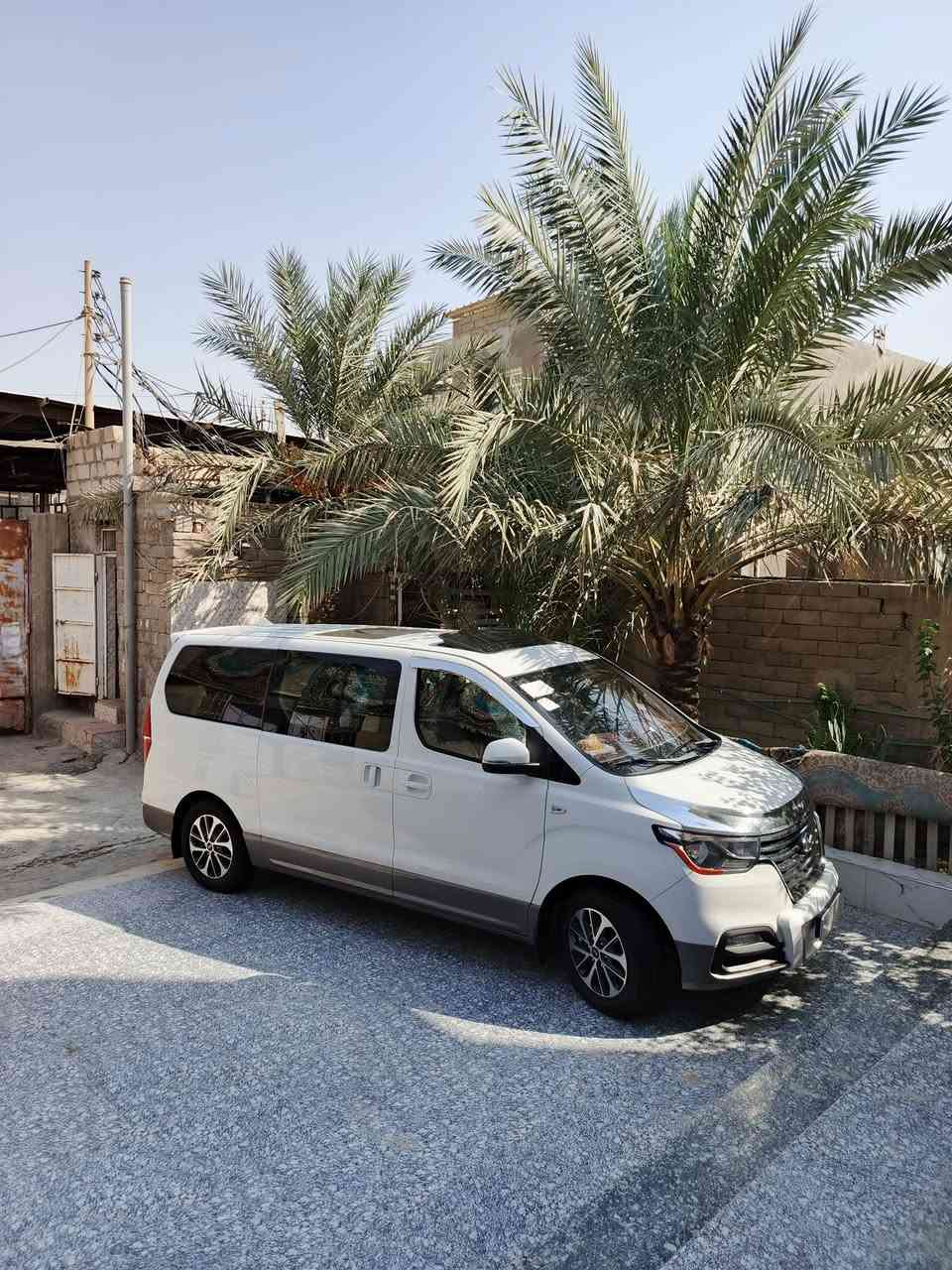 سلام عليكم
ستاركس مديل 23 كفالة عامه رقم بصرة ما عدا جاملغ الأمامي مرشوش نص كلير جلاتين فقط من كوريه فول مواصفات فتحات كلش للخير كروز قفل سرعه كشنات تدفئه وتبريد بيها ويلات اصليه لايت زنون كامل السياره كامله ما ناقصها شي دواخل بل نايلون شرط  ماشيه 53 ألف فقط 
السعر :345 وبيها مجال 
المكان البصره قضاء المدينه
الرقم ***********
غير متواجد على النت فقط اتصال 
إذا ما يعجبك أعبر المنشور يرحم والديك
