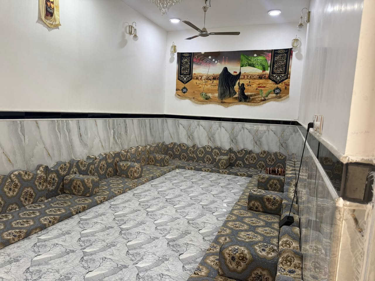 بيت زراعي للبيع مساحه 250 عالي عن شارع بيت كلش حلو 
غرفتين وصاله وديوانيه وساحه وكراج لبيت قريب ع شارع بدايه لفضليه قرب طاقه كهرباء قديمه سعر 50 وبي مجال ***********
