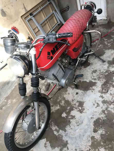 امزت, 82 للبيع نظيفه رقم سنويه بس مانعرف راعيها مكفوله من السرقه بيها قرار قاضي  للتواصل رقم *********** بس واتساب السعر مليون و300 وبيها مجال
