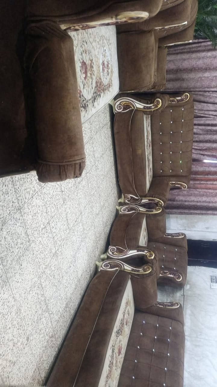 تخم ١٠مقاعد ب٣٢٥ الف ديوانيه شارع الخصيمه سايدين الفرع مقابل زها مول قصابيه السجاد داخل الفرع بالضبط رقم ***********
